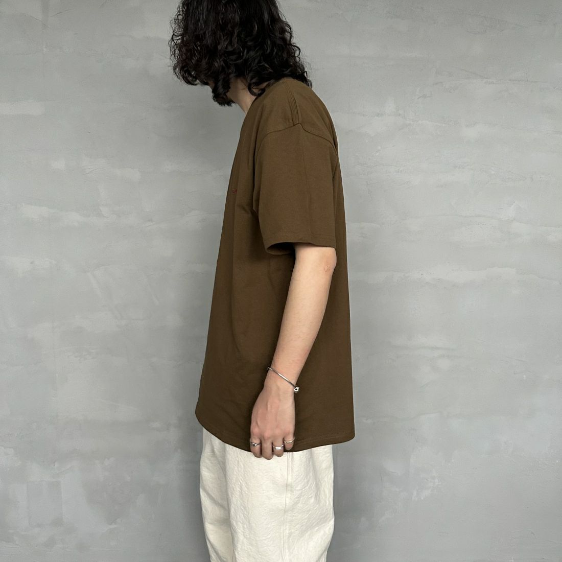 carhartt WIP [カーハートダブリューアイピー] ショートスリーブアメリカンスクリプトTシャツ [I029956] FROSTED BL &&モデル身長：168cm 着用サイズ：M&&