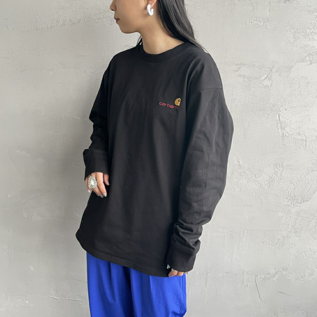 carhartt WIP [カーハートダブリューアイピー] ロングスリーブアメリカンスクリプトTシャツ [I029955] BLACK &&モデル身長：156cm 着用サイズ：S&&