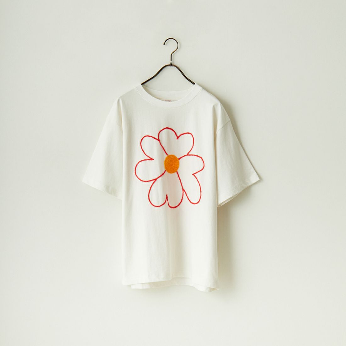 ChahChah [チャーチャー] FLOWER WHITE LOVE 刺繍Tシャツ [CC-24SS-C01]