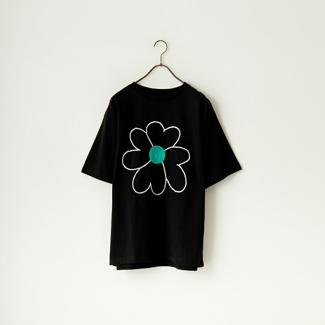 ChahChah [チャーチャー] FLOWER WHITE LOVE 刺繍Tシャツ [CC-24SS-C01] BLACK