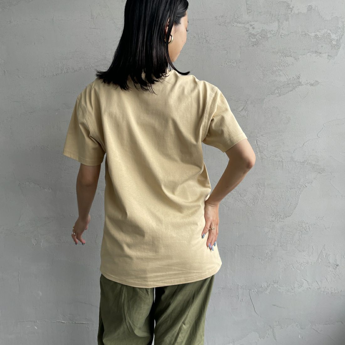 carhartt WIP [カーハートダブリューアイピー] ショートスリーブアメリカンスクリプトTシャツ [I029956] RATTAN &&モデル身長：163cm 着用サイズ：XS&&