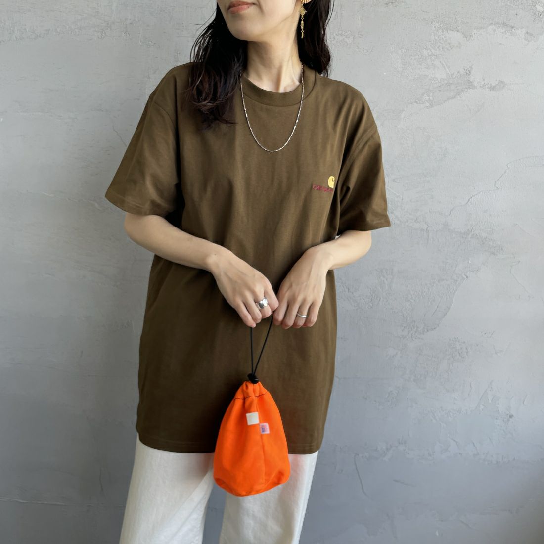 carhartt WIP [カーハートダブリューアイピー] ショートスリーブアメリカンスクリプトTシャツ [I029956] NATURAL &&モデル身長：158cm 着用サイズ：S&&
