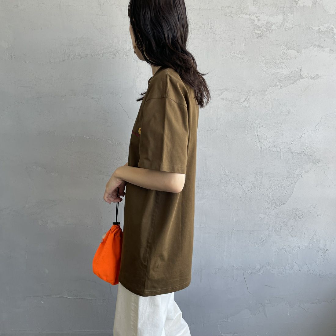 carhartt WIP [カーハートダブリューアイピー] ショートスリーブアメリカンスクリプトTシャツ [I029956] NATURAL &&モデル身長：158cm 着用サイズ：S&&