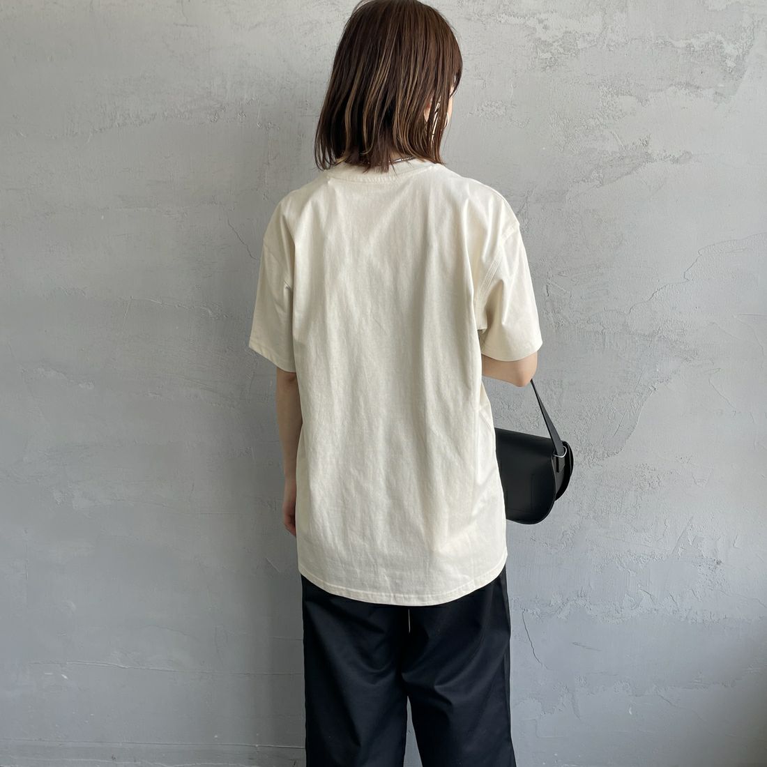 carhartt WIP [カーハートダブリューアイピー] ショートスリーブアメリカンスクリプトTシャツ [I029956] NATURAL &&モデル身長：158cm 着用サイズ：S&&