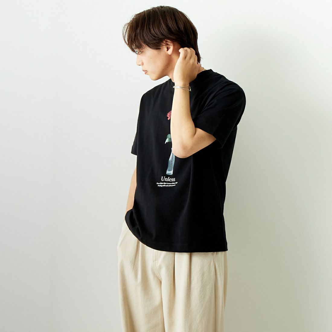 SLICK [スリック] レギュラーフィットプリントTシャツ UNLESS [5255856] 700 BLACK &&モデル身長：179cm 着用サイズ：2&&