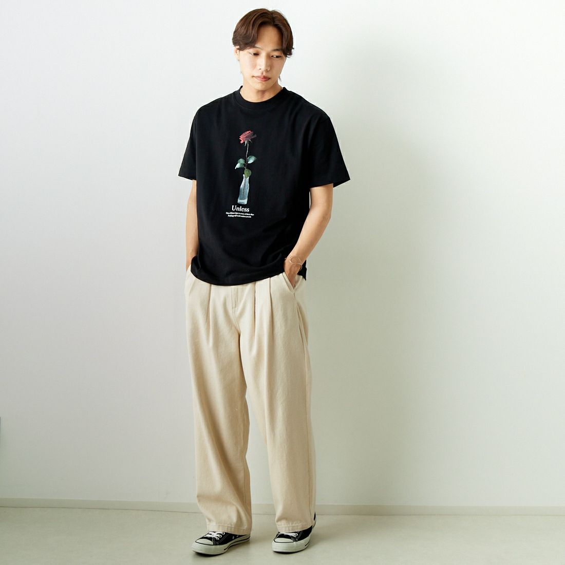 SLICK [スリック] レギュラーフィットプリントTシャツ UNLESS [5255856] 700 BLACK &&モデル身長：179cm 着用サイズ：2&&