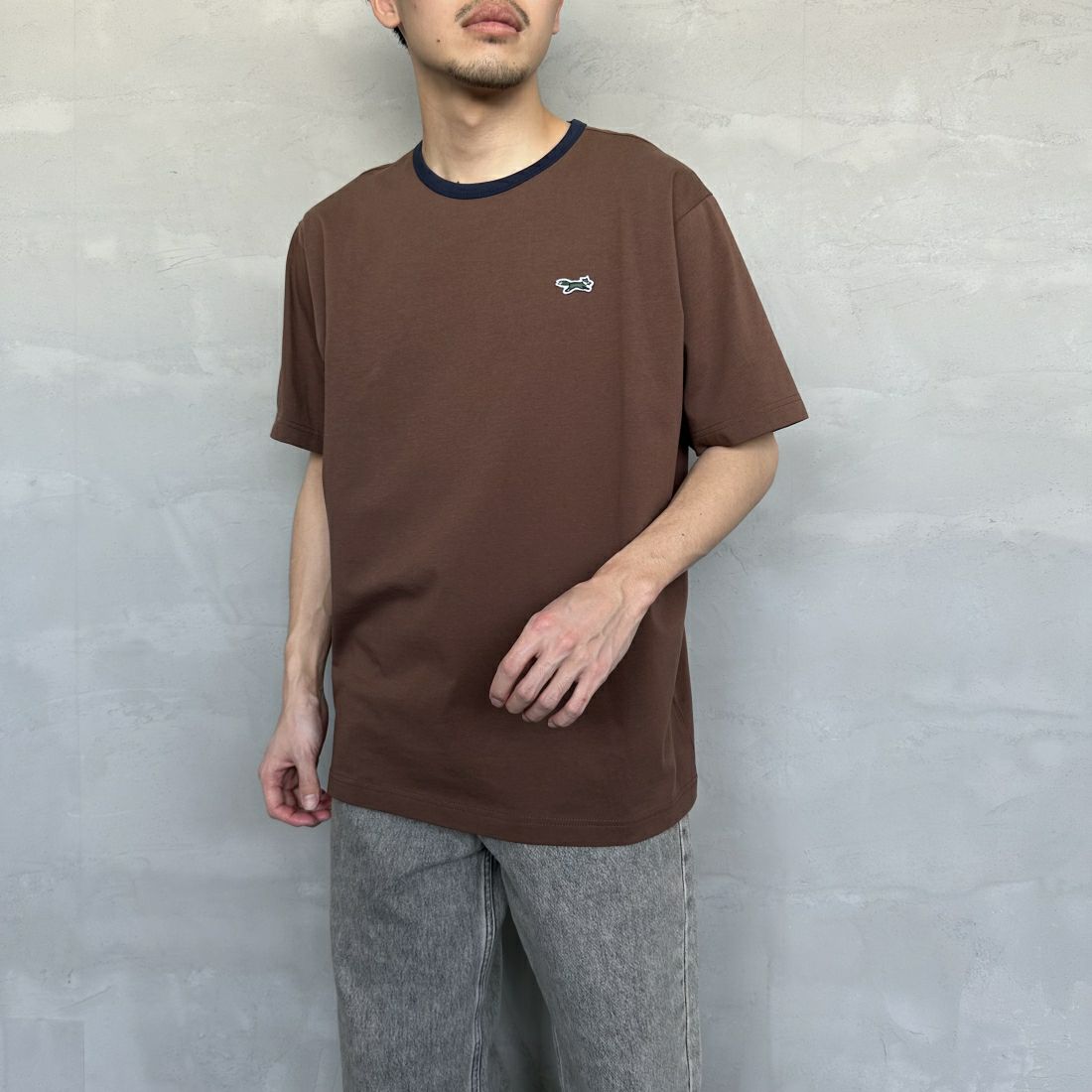 THE FOX [ザフォックス] 別注 ワンポイントロゴワッペン リンガーTシャツ [JF24SS-02-JF] BRN/NVY &&モデル身長：168cm 着用サイズ：L&&