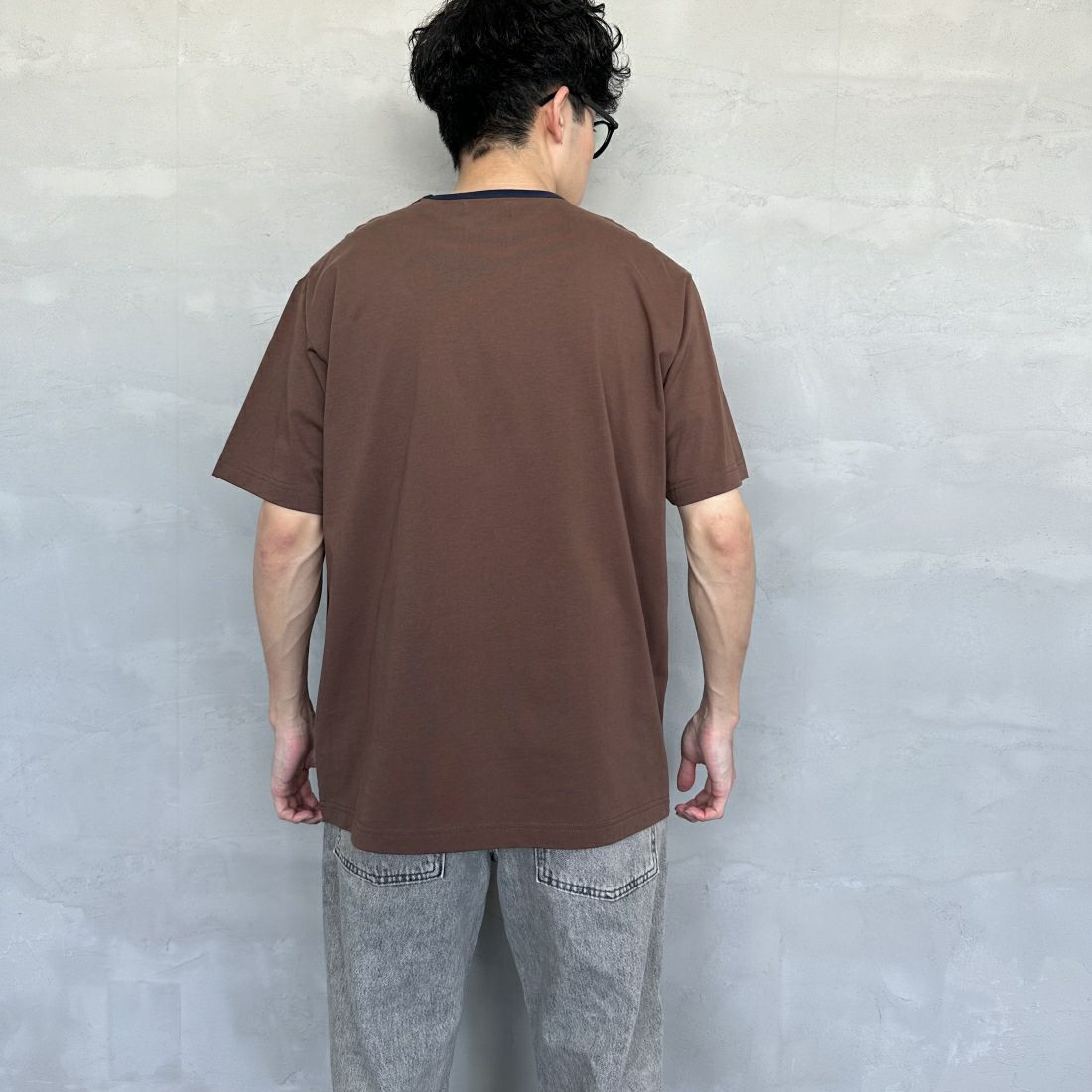 THE FOX [ザフォックス] 別注 ワンポイントロゴワッペン リンガーTシャツ [JF24SS-02-JF] BRN/NVY &&モデル身長：168cm 着用サイズ：L&&