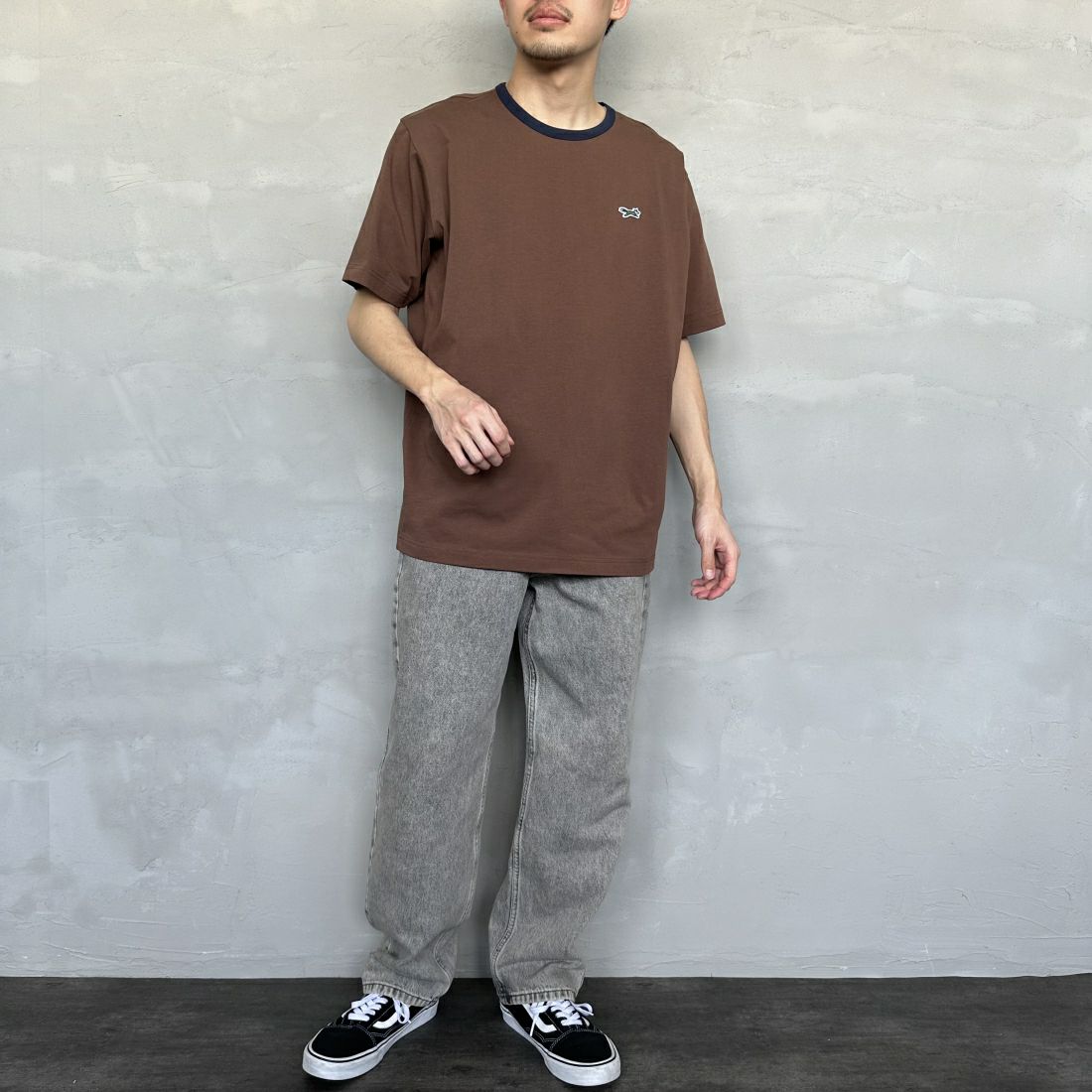 THE FOX [ザフォックス] 別注 ワンポイントロゴワッペン リンガーTシャツ [JF24SS-02-JF] BRN/NVY &&モデル身長：168cm 着用サイズ：L&&
