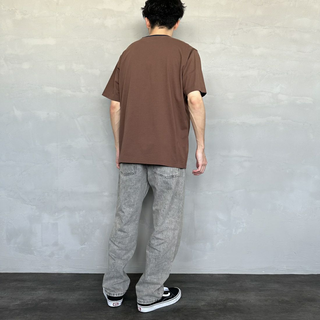THE FOX [ザフォックス] 別注 ワンポイントロゴワッペン リンガーTシャツ [JF24SS-02-JF] BRN/NVY &&モデル身長：168cm 着用サイズ：L&&