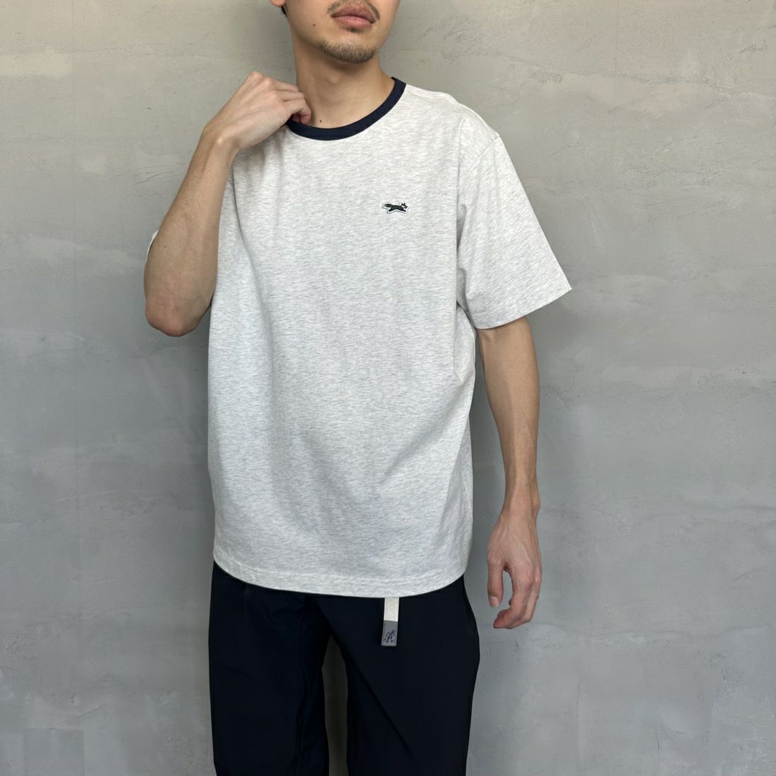 THE FOX [ザフォックス] 別注 ワンポイントロゴワッペン リンガーTシャツ [JF24SS-02-JF] A.GRY/NVY &&モデル身長：168cm 着用サイズ：L&&