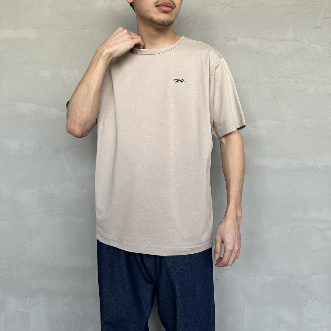 THE FOX [ザフォックス] 別注 ワンポイントロゴワッペン リンガーTシャツ [JF24SS-02-JF] GREIGE &&モデル身長：168cm 着用サイズ：L&&