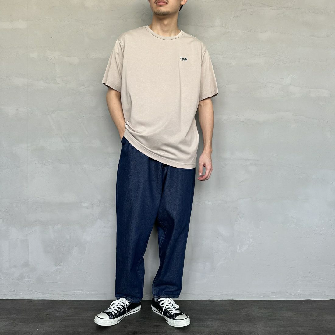 THE FOX [ザフォックス] 別注 ワンポイントロゴワッペン リンガーTシャツ [JF24SS-02-JF] GREIGE &&モデル身長：168cm 着用サイズ：L&&