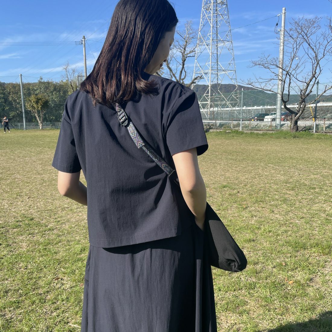 THOUSAND MILE [サウザンド マイル] 別注 サマーバケーション カーゴスカートセットアップ [TM241NP50372-JF] 79 NAVY &&モデル身長：163cm 着用サイズ：F&&