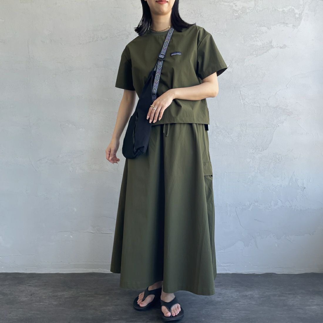 THOUSAND MILE [サウザンド マイル] 別注 サマーバケーション カーゴスカートセットアップ [TM241NP50372-JF] 67 OLIVE &&モデル身長：163cm 着用サイズ：F&&