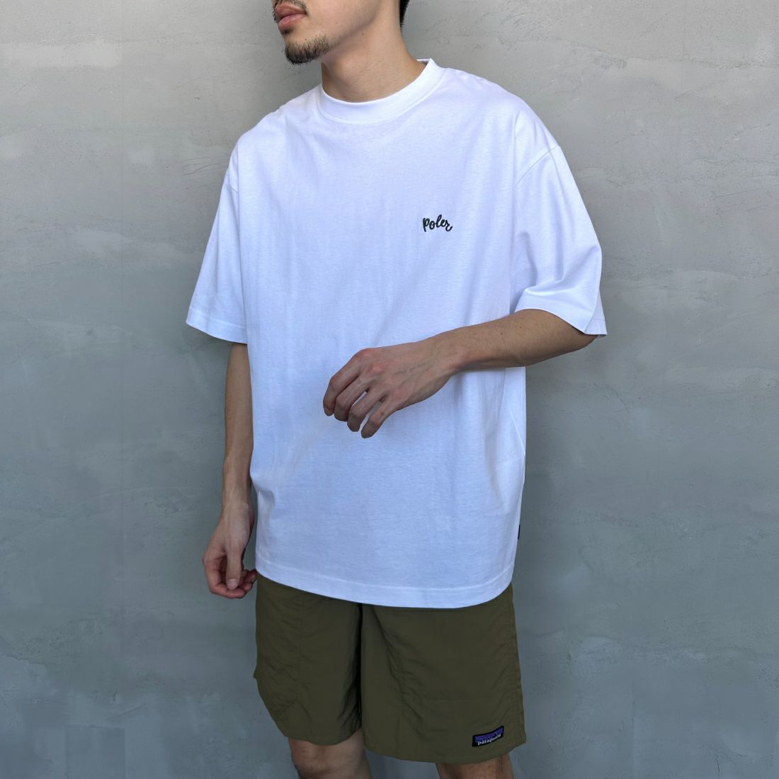 POLeR [ポーラー] 別注 POPPY フラワーバックプリント ショートスリーブTシャツ [249MCV0010-JF] WHITE &&モデル身長：168cm 着用サイズ：M&&
