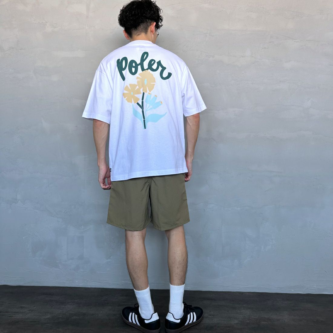 POLeR [ポーラー] 別注 POPPY フラワーバックプリント ショートスリーブTシャツ [249MCV0010-JF] WHITE &&モデル身長：168cm 着用サイズ：M&&