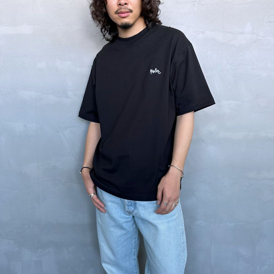 POLeR [ポーラー] 別注 POPPY フラワーバックプリント ショートスリーブTシャツ [249MCV0010-JF] BLACK &&モデル身長：173cm 着用サイズ：M&&