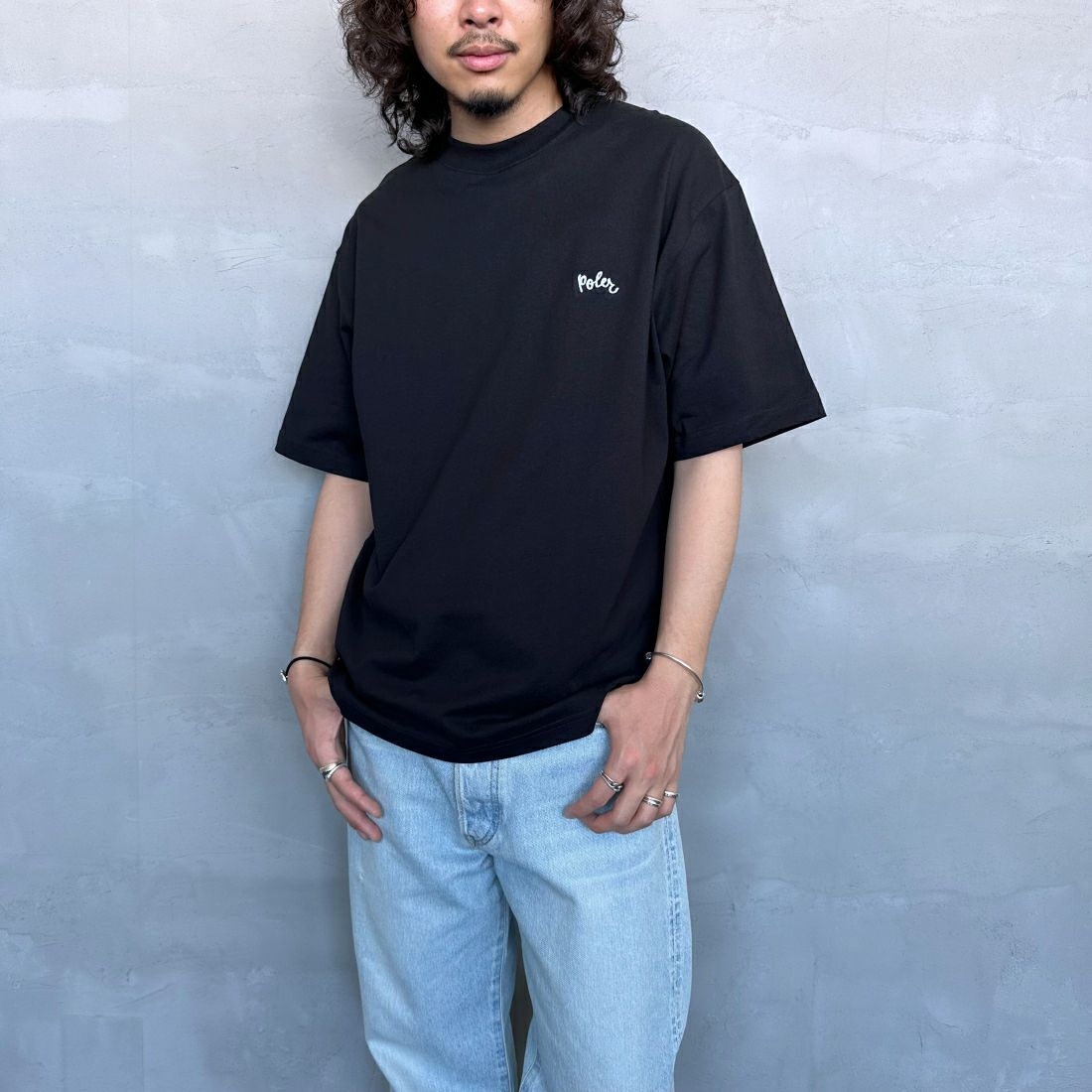 POLeR [ポーラー] 別注 POPPY フラワーバックプリント ショートスリーブTシャツ [249MCV0010-JF] BLACK &&モデル身長：173cm 着用サイズ：M&&