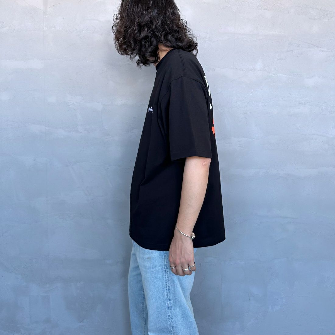 POLeR [ポーラー] 別注 POPPY フラワーバックプリント ショートスリーブTシャツ [249MCV0010-JF] BLACK &&モデル身長：173cm 着用サイズ：M&&