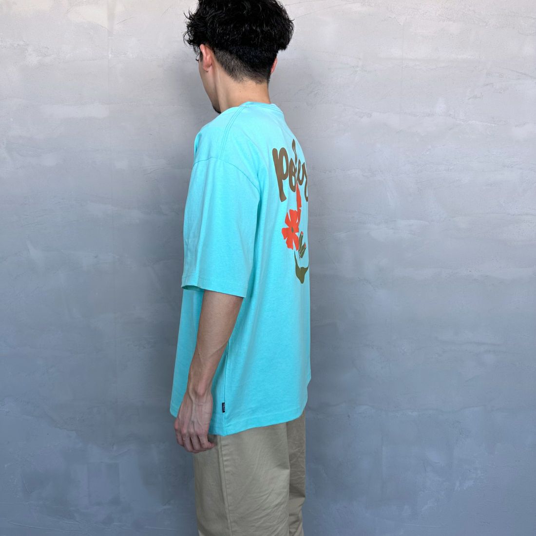 POLeR [ポーラー] 別注 POPPY フラワーバックプリント ショートスリーブTシャツ [249MCV0010-JF] MT.BLUE &&モデル身長：168cm 着用サイズ：L&&