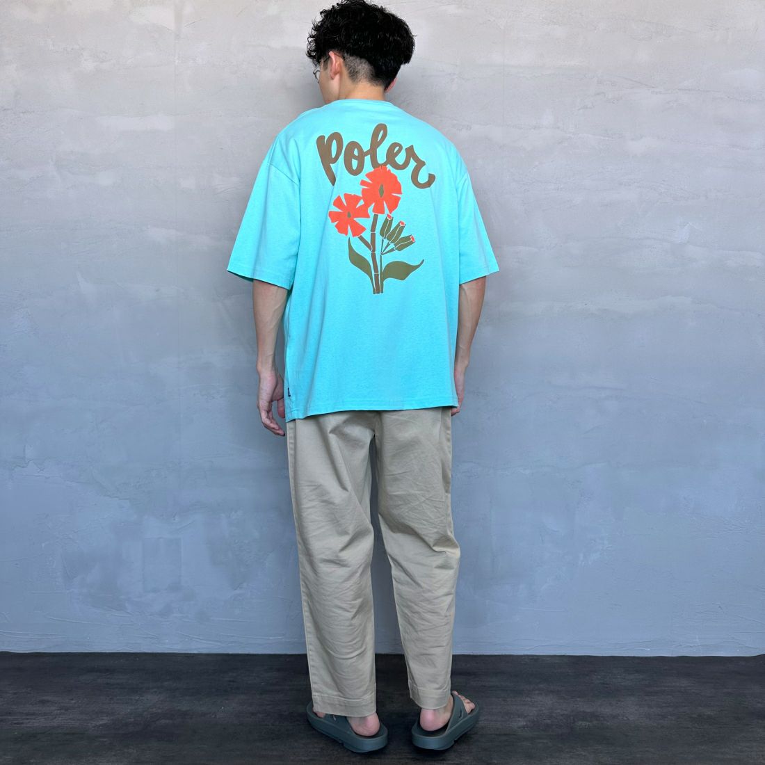 POLeR [ポーラー] 別注 POPPY フラワーバックプリント ショートスリーブTシャツ [249MCV0010-JF] MT.BLUE &&モデル身長：168cm 着用サイズ：L&&