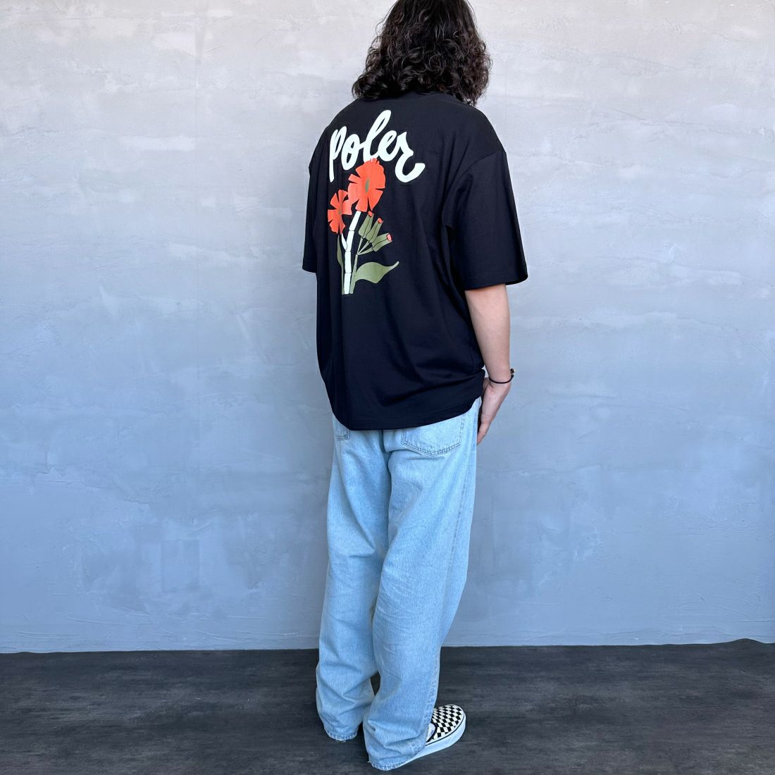 POLeR [ポーラー] 別注 POPPY フラワーバックプリント ショートスリーブTシャツ [249MCV0010-JF] BLACK &&モデル身長：173cm 着用サイズ：L&&