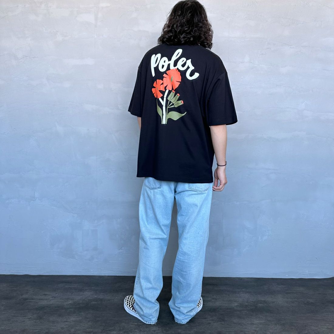 POLeR [ポーラー] 別注 POPPY フラワーバックプリント ショートスリーブTシャツ [249MCV0010-JF] BLACK &&モデル身長：173cm 着用サイズ：L&&