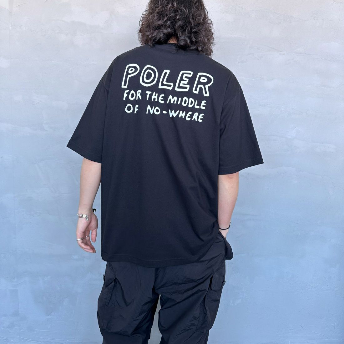 POLeR [ポーラー] 別注 FURRY HEART バックプリント ショートスリーブTシャツ [249MCV0011-JF] BLACK &&モデル身長：173cm 着用サイズ：L&&