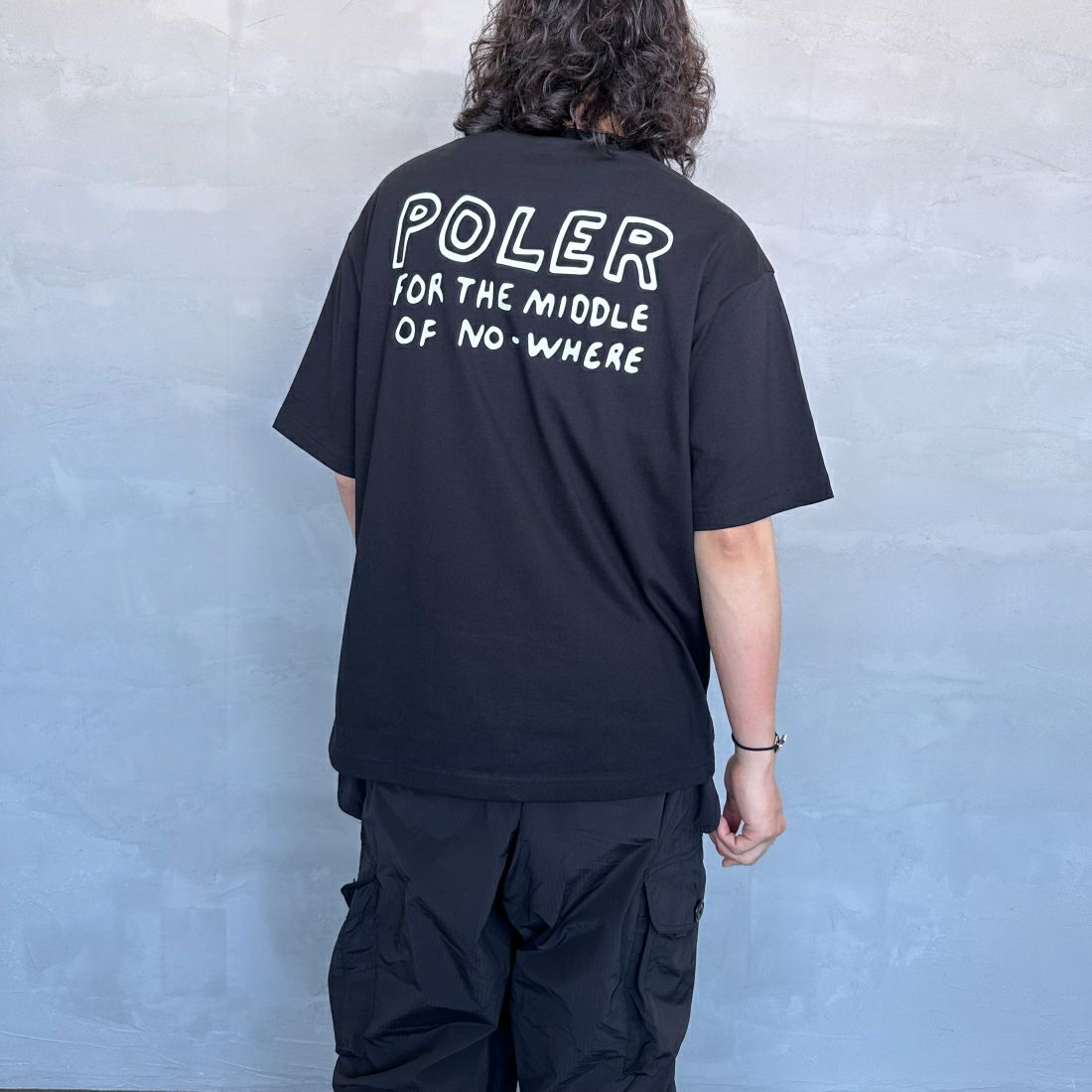 POLeR [ポーラー] 別注 FURRY HEART バックプリント ショートスリーブTシャツ [249MCV0011-JF] BLACK &&モデル身長：173cm 着用サイズ：M&&