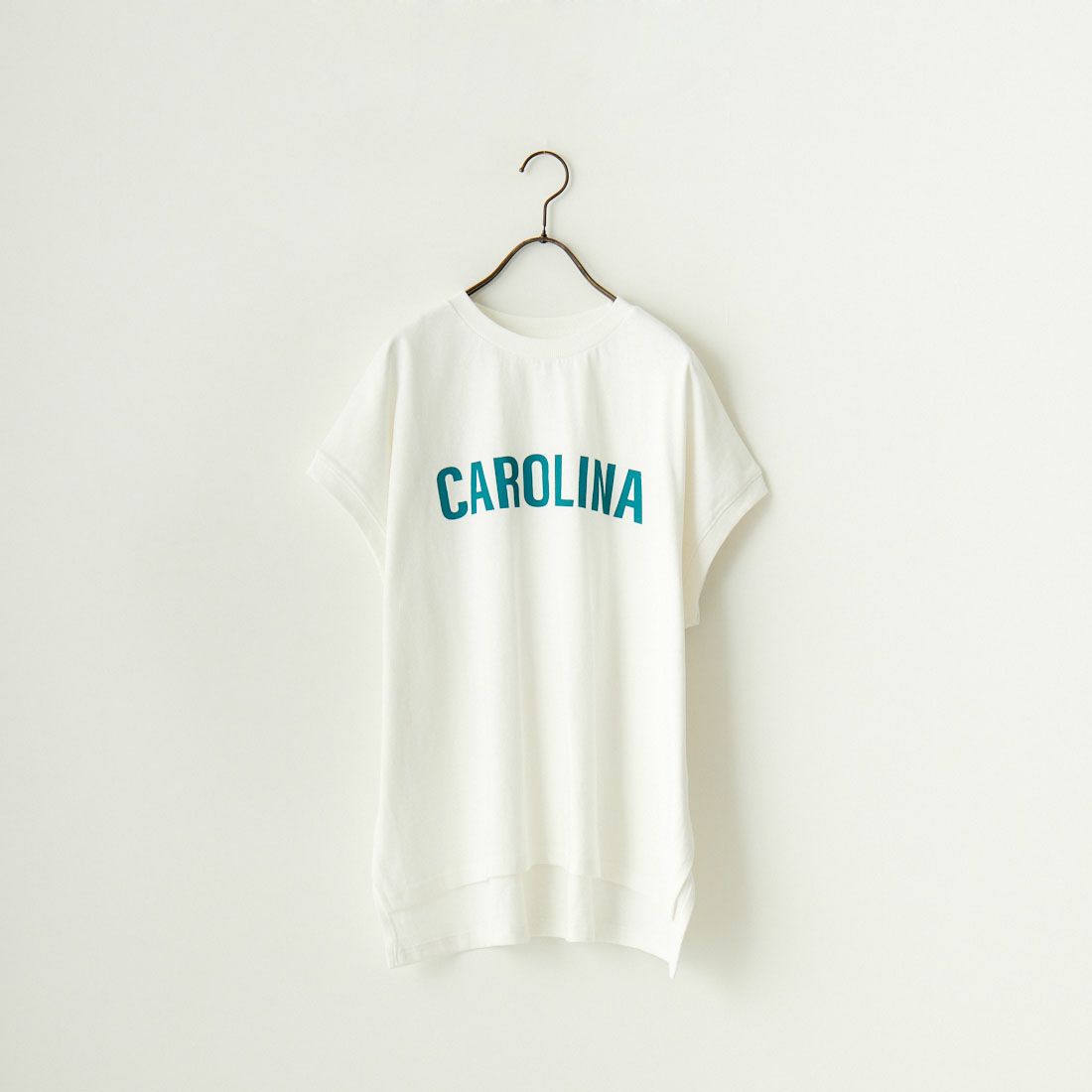 MICA&DEAL [マイカアンドディール] CAROLINAロゴ ピグメントバイオ サイドスリットTシャツ [0124209080] OFF WHITE
