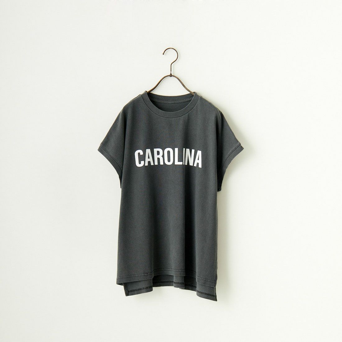 MICA&DEAL [マイカアンドディール] CAROLINAロゴ ピグメントバイオ サイドスリットTシャツ [0124209080] BLACK
