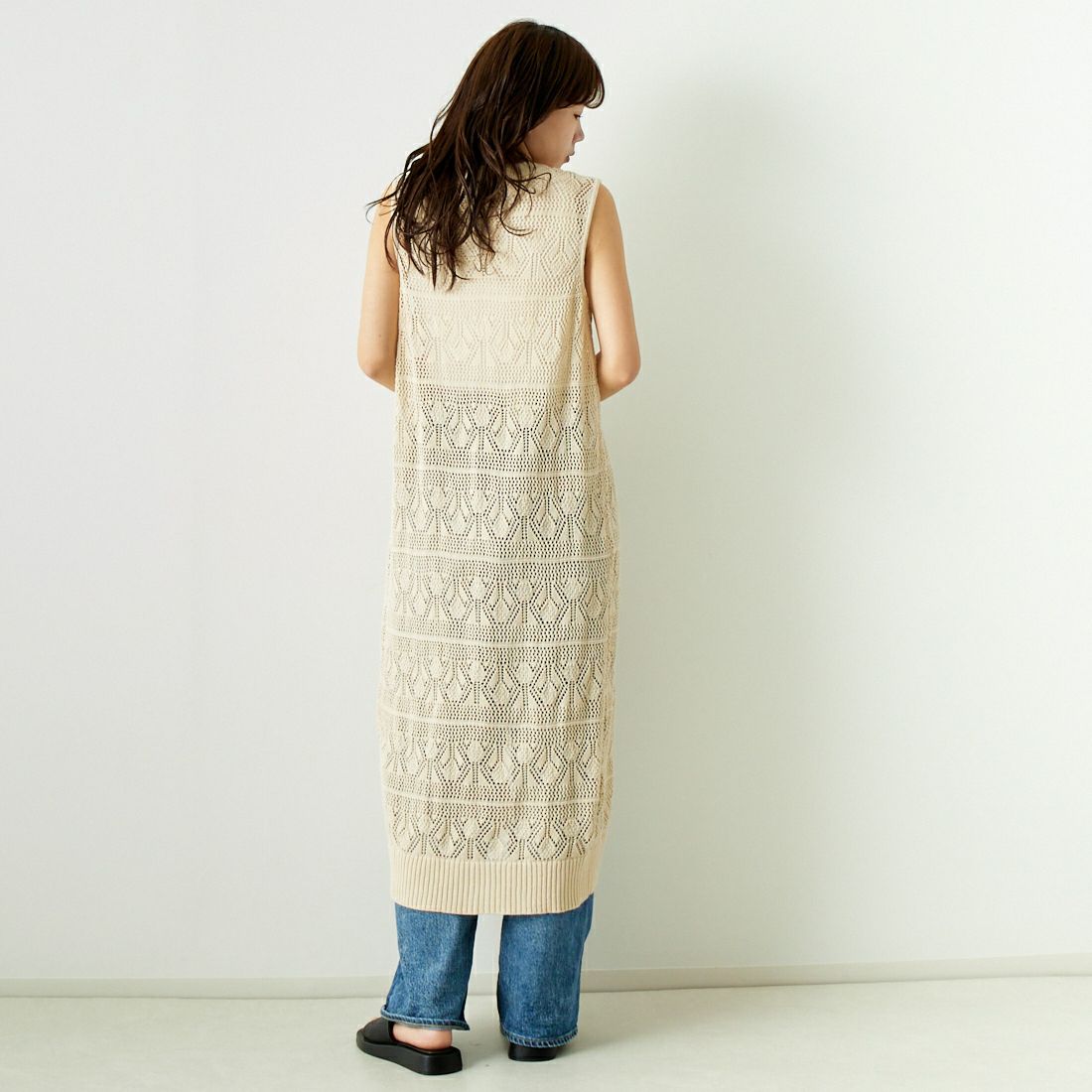 ALLUMER [アリュメール] コットンリネンVネックメッシュロングジレ [8248702] 950 IVORY &&モデル身長：167cm 着用サイズ：1&&