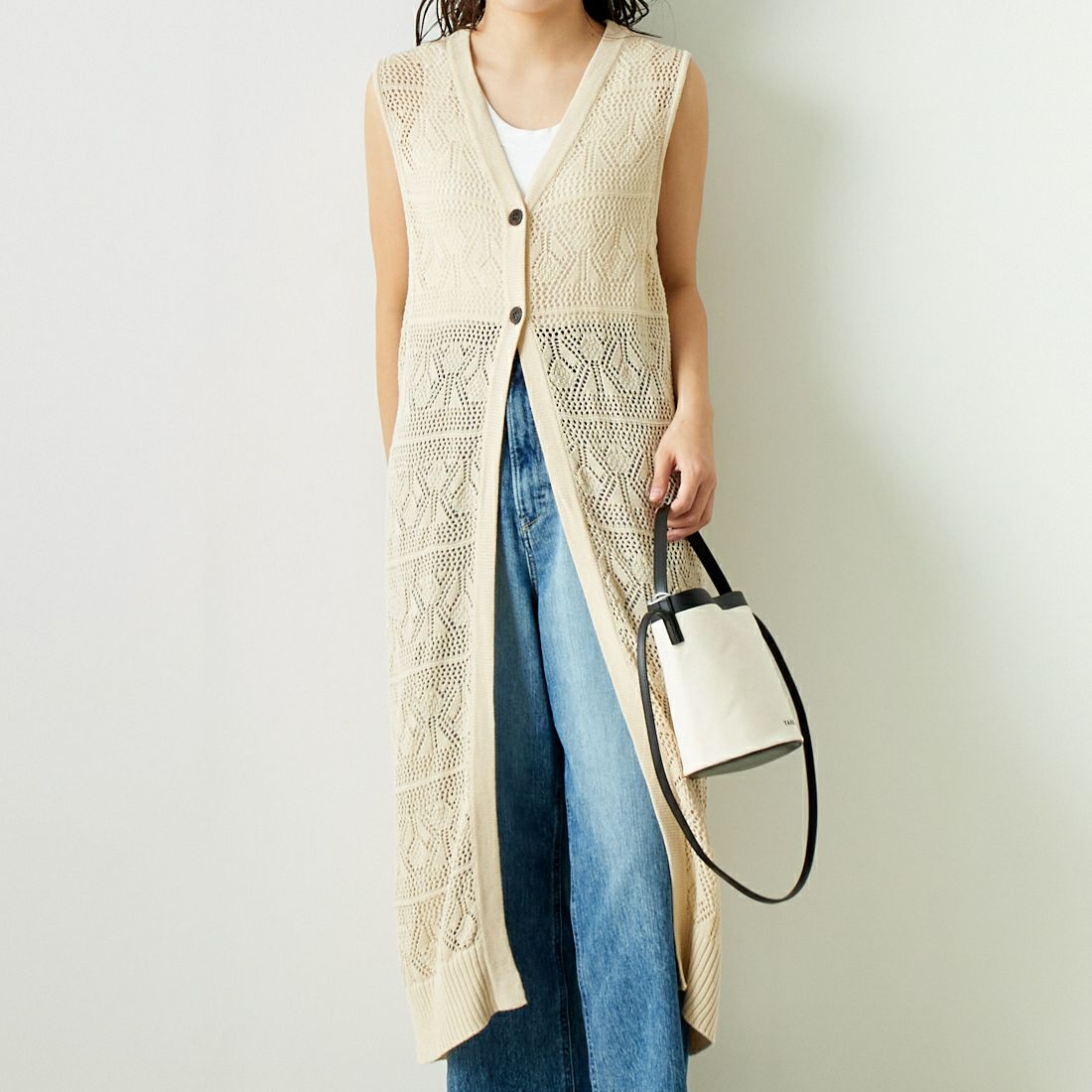ALLUMER [アリュメール] コットンリネンVネックメッシュロングジレ [8248702] 950 IVORY &&モデル身長：167cm 着用サイズ：1&&