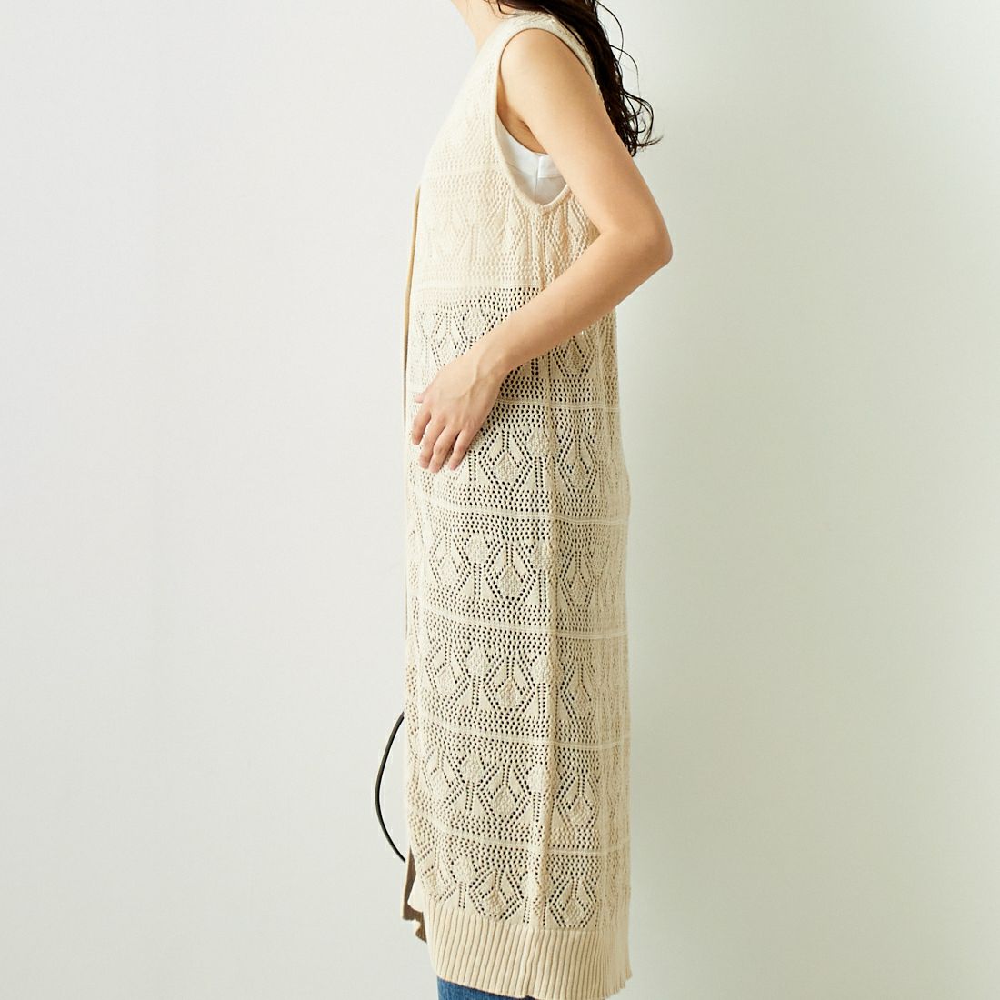 ALLUMER [アリュメール] コットンリネンVネックメッシュロングジレ [8248702] 950 IVORY &&モデル身長：167cm 着用サイズ：1&&