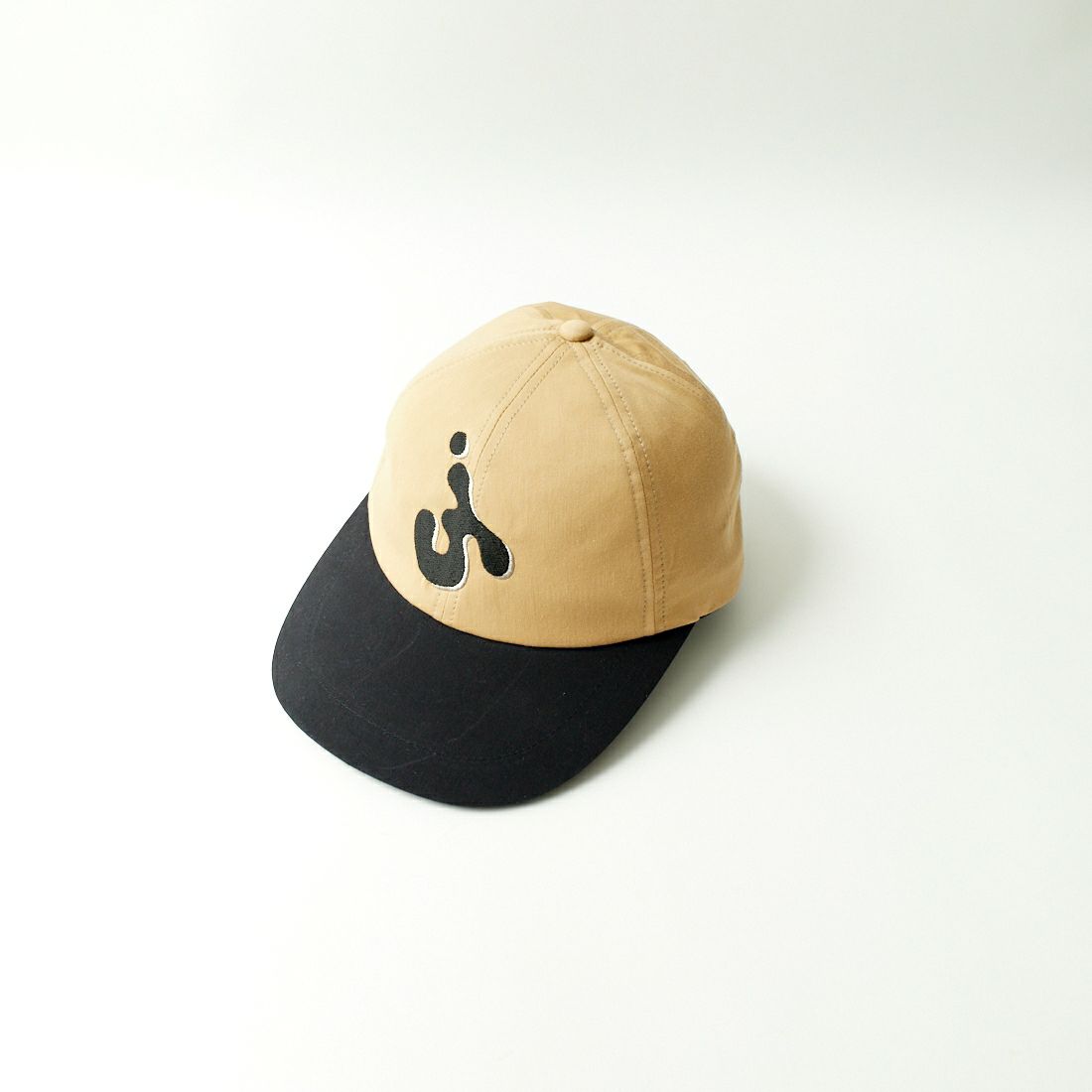 Indietro Association [インディエトロアソシエーション] ロゴキャップ [IA-24-093] BEIGE