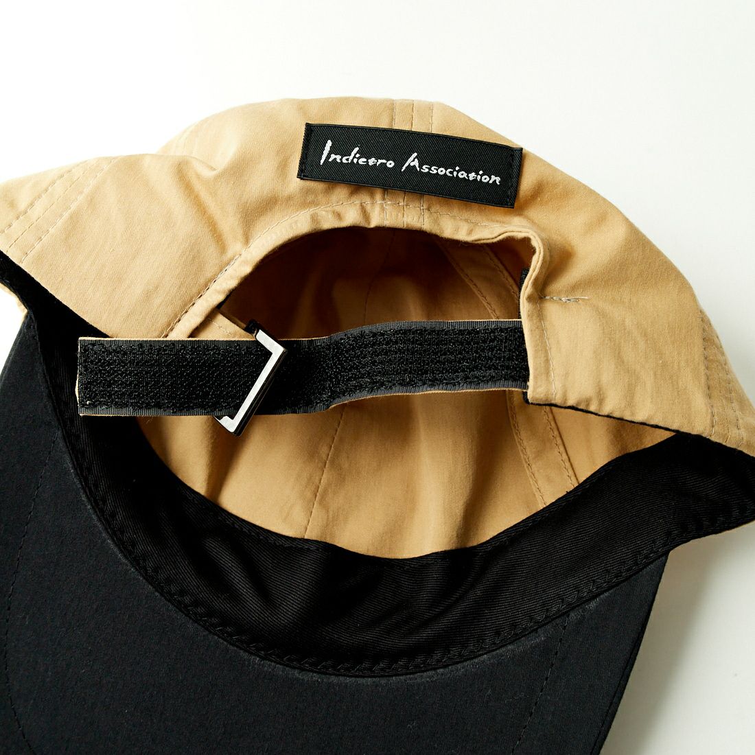 Indietro Association [インディエトロアソシエーション] ロゴキャップ [IA-24-093] BEIGE