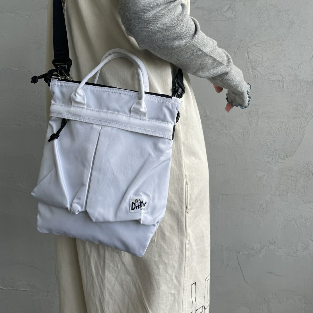 00 WHITE