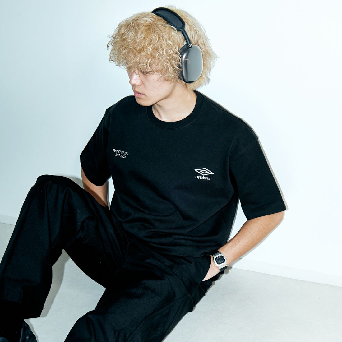 umbro [アンブロ] 別注 ラバーバックプリントTシャツ [UMNK-T0011-JF] BLACK&&モデル身長：171cm 着用サイズ：M&&