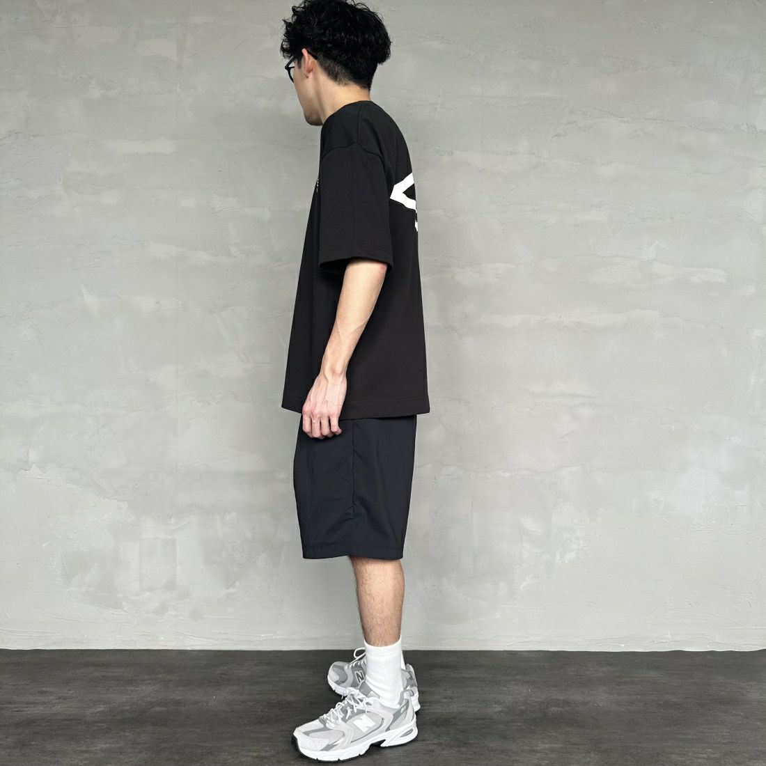 umbro [アンブロ] 別注 ラバーバックプリントTシャツ [UMNK-T0011-JF] BLACK &&モデル身長：168cm 着用サイズ：L&&