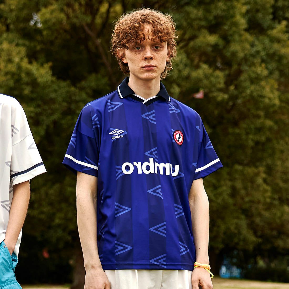 umbro [アンブロ] 別注 総柄プリント ゲームシャツ [UMNK-G0033-JF] NAVY &&モデル身長：183cm 着用サイズ：M&&