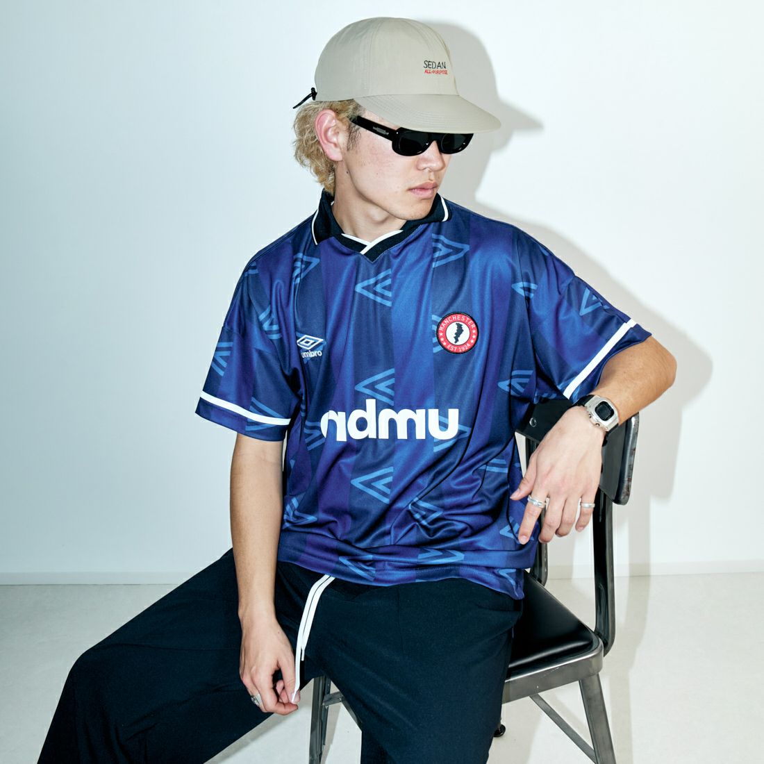 umbro [アンブロ] 別注 総柄プリント ゲームシャツ [UMNK-G0033-JF] NAVY &&モデル身長：171cm 着用サイズ：M&&
