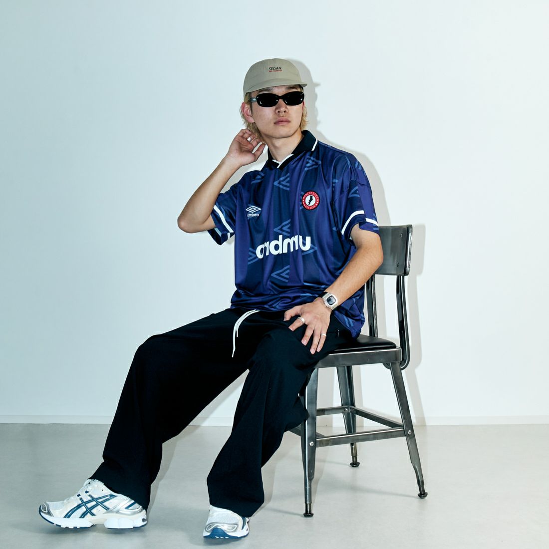 umbro [アンブロ] 別注 総柄プリント ゲームシャツ [UMNK-G0033-JF] NAVY &&モデル身長：171cm 着用サイズ：M&&