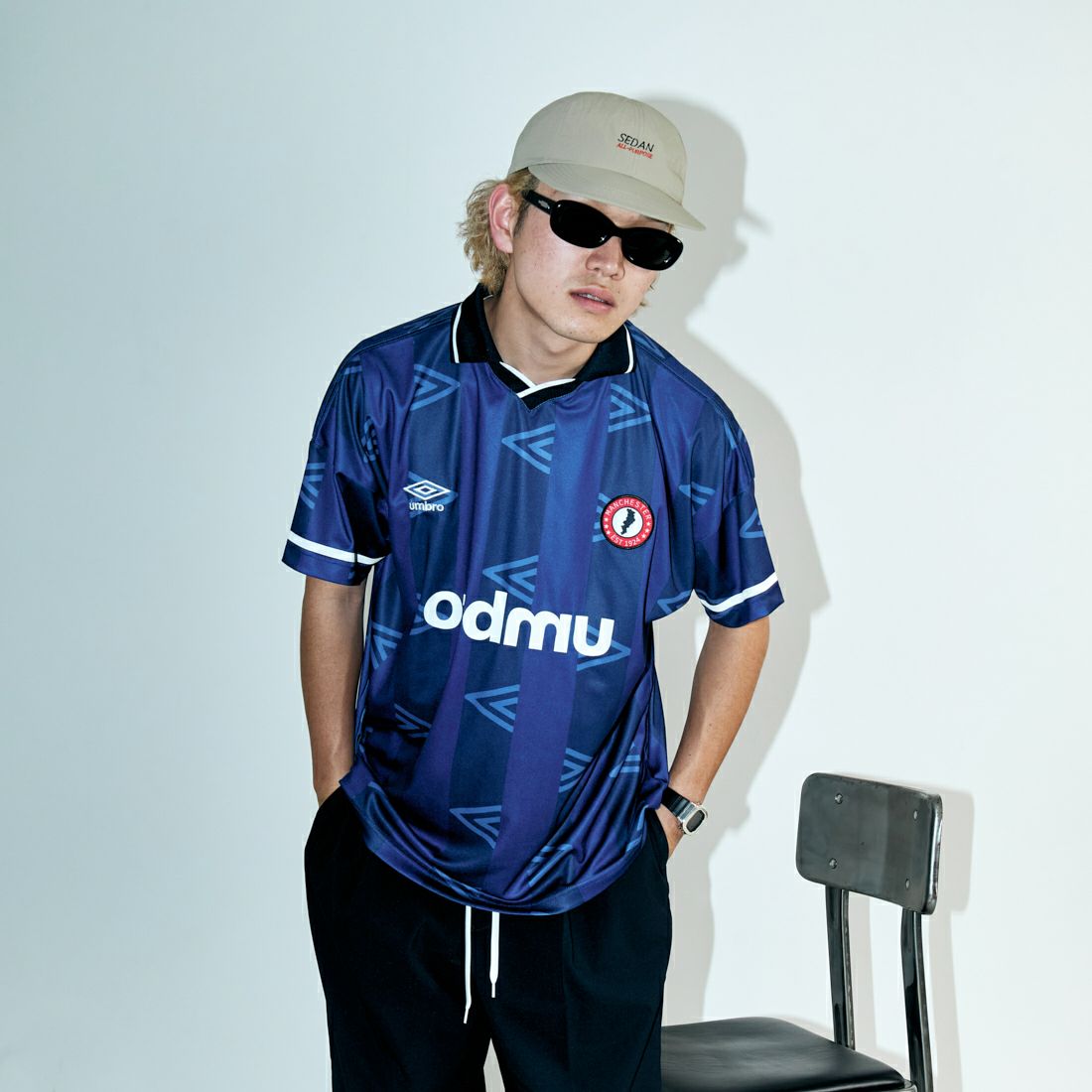 umbro [アンブロ] 別注 総柄プリント ゲームシャツ [UMNK-G0033-JF] NAVY &&モデル身長：171cm 着用サイズ：M&&