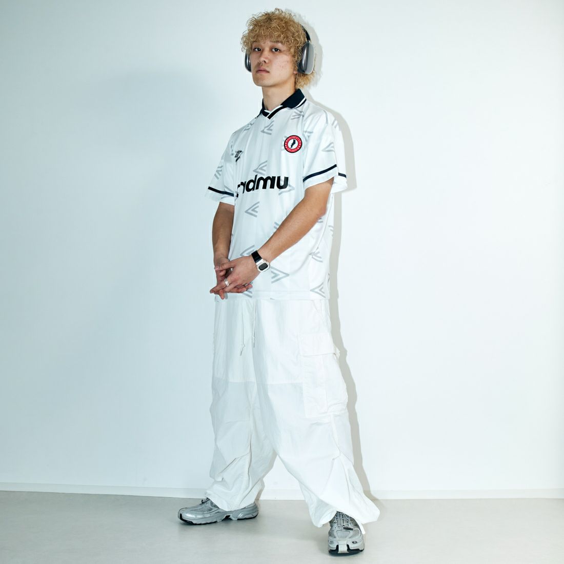 umbro [アンブロ] 別注 総柄プリント ゲームシャツ [UMNK-G0033-JF] WHITE&&モデル身長：171cm 着用サイズ：M&&
