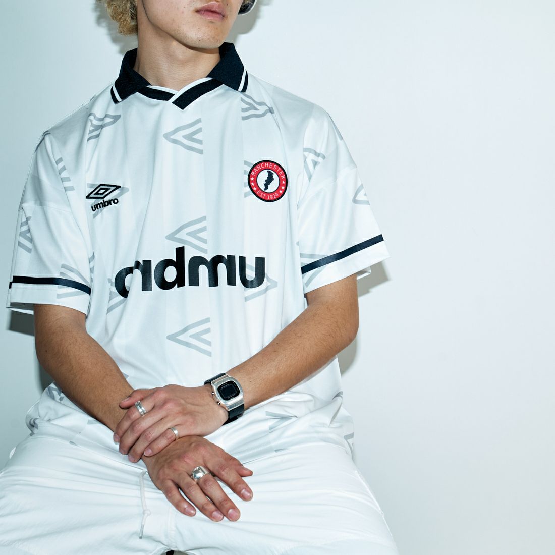 umbro [アンブロ] 別注 総柄プリント ゲームシャツ [UMNK-G0033-JF] WHITE&&モデル身長：171cm 着用サイズ：M&&