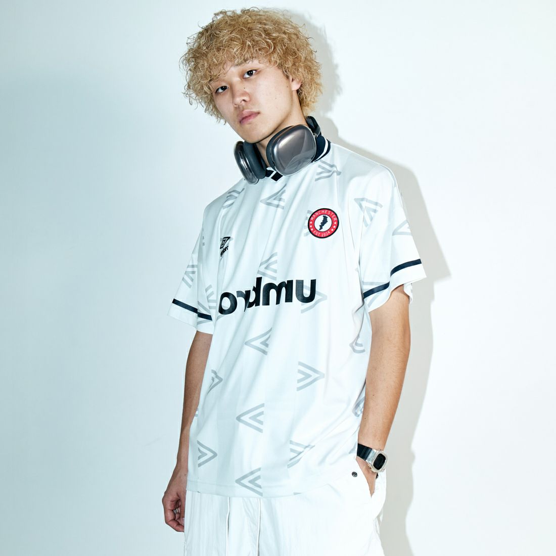 umbro [アンブロ] 別注 総柄プリント ゲームシャツ [UMNK-G0033-JF] WHITE&&モデル身長：171cm 着用サイズ：M&&