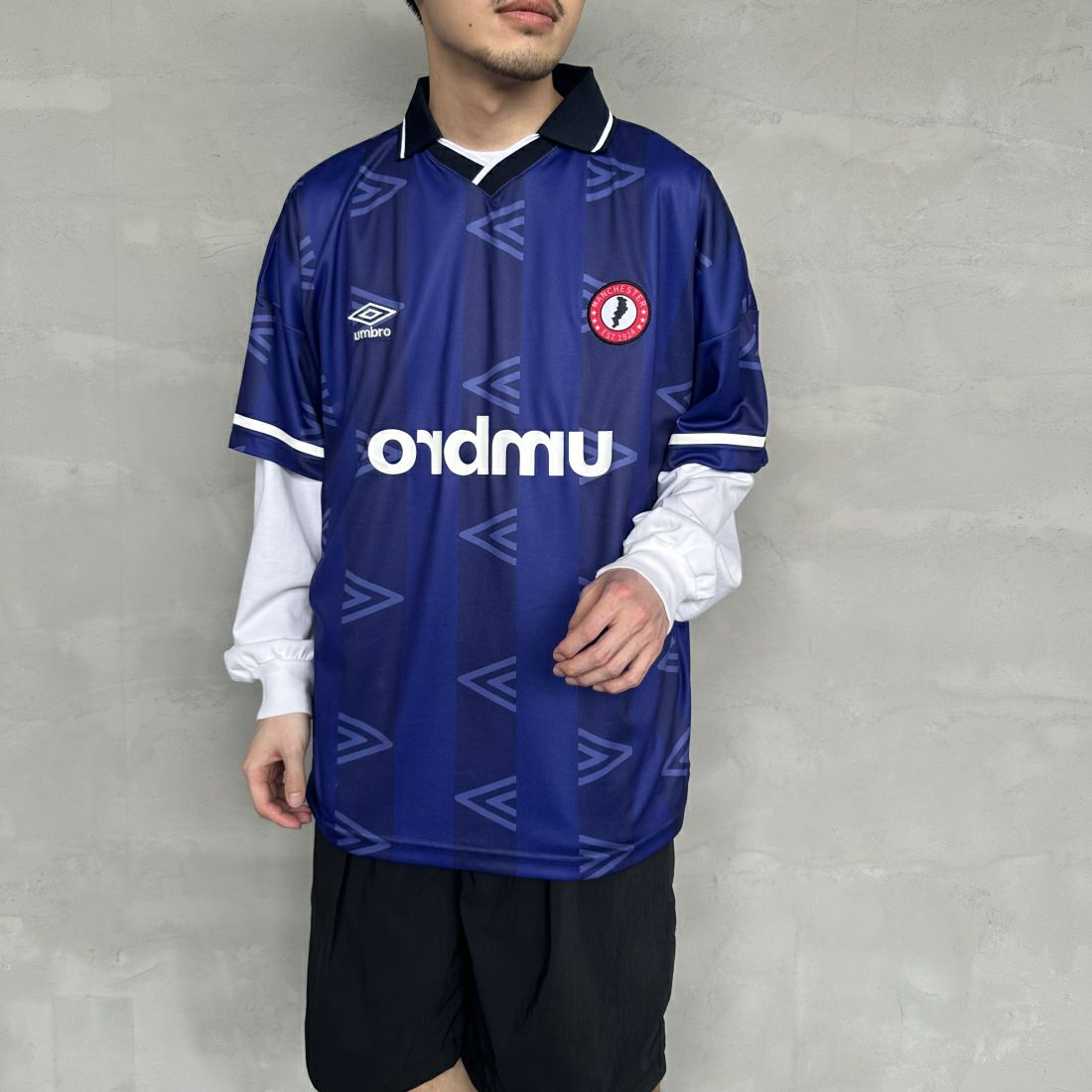 umbro [アンブロ] 別注 総柄プリント ゲームシャツ [UMNK-G0033-JF] NAVY &&モデル身長：168cm 着用サイズ：L&&