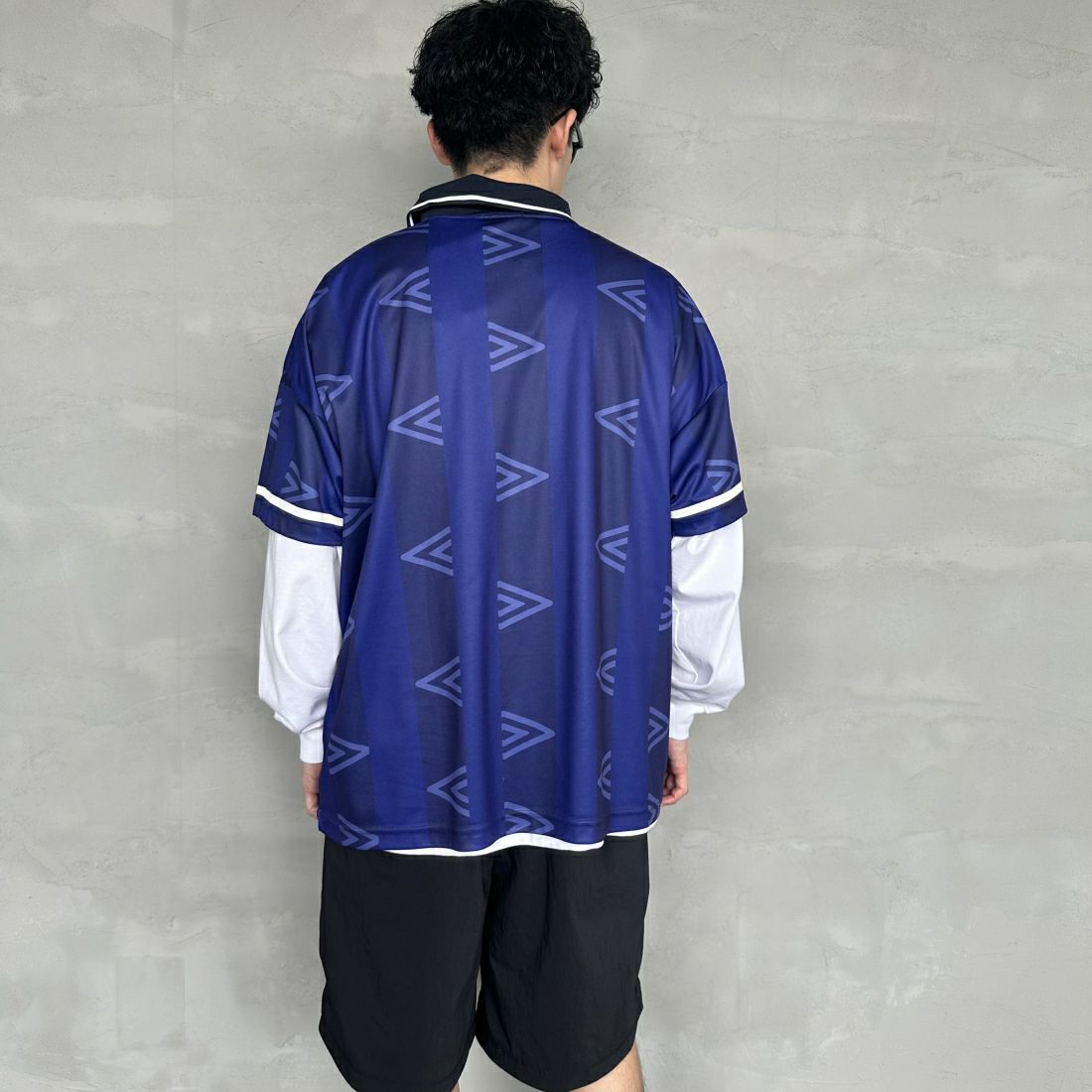 umbro [アンブロ] 別注 総柄プリント ゲームシャツ [UMNK-G0033-JF] NAVY  &&モデル身長：168cm 着用サイズ：L&&