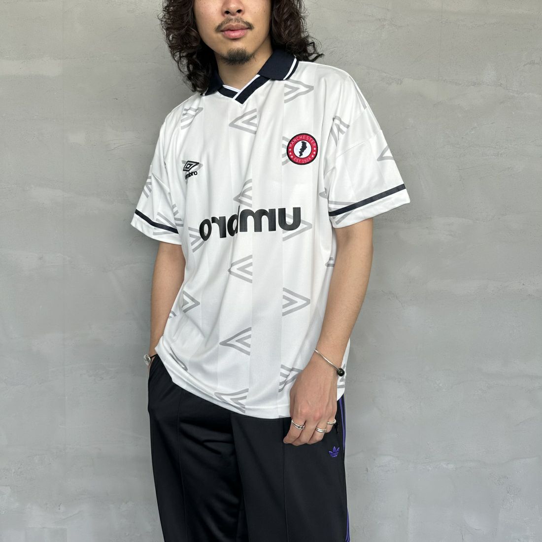 umbro [アンブロ] 別注 総柄プリント ゲームシャツ [UMNK-G0033-JF] WHITE &&モデル身長：173cm 着用サイズ：M&&